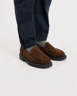 Robert Loafers Brown Suede 11 Robert Loafers Brown Suede -Gloverall AF1022brownsuedemodel1